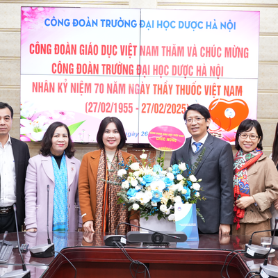 CÔNG ĐOÀN GIÁO DỤC VIỆT NAM ĐẾN THĂM VÀ CHÚC MỪNG TRƯỜNG ĐẠI HỌC DƯỢC HÀ NỘI NHÂN DỊP KỶ NIỆM 70 NĂM NGÀY THẦY THUỐC VIỆT NAM (27/02/1955-27/02/2025)